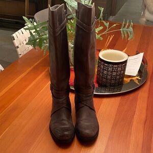 Miz Mooz “Kacy” Tall Gray Leather Upper, Warm fabric lining Size 10